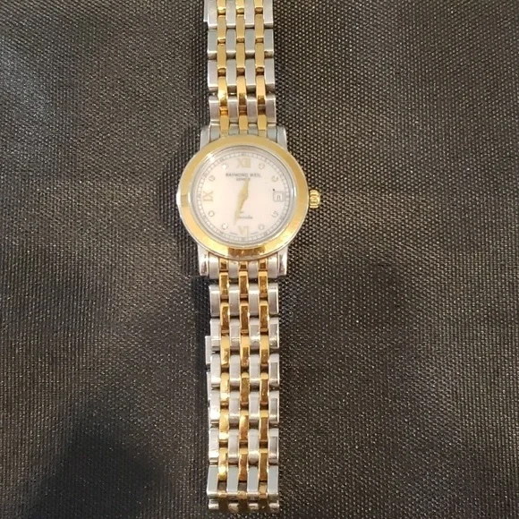 Raymond Weil Toccata woman's watch with pearl face and Diamond accents. - Picture 3 of 11